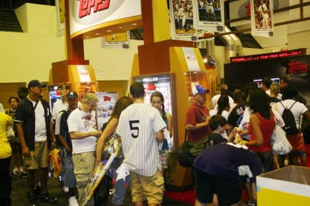 The line at Topps FanFest booth wrapped around the booth and down the exhibit hall.  Everybody wanted the autographs of Mickey's sons